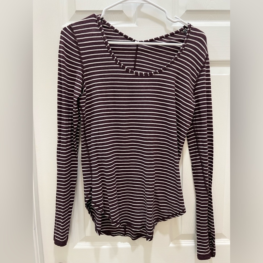 Lululemon long sleeve top. Good condition. Size 2. Smoke free home.